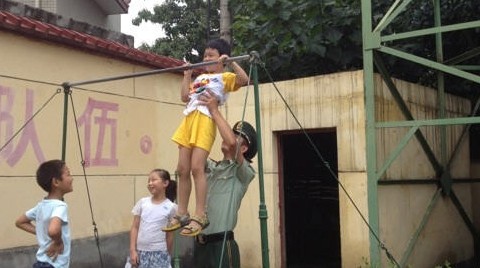 商州組織孩子到消防中隊體驗軍旅生活