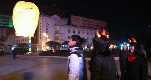 商洛：孔明燈寄語(yǔ)新年愿望