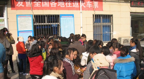 “春運(yùn)”臨近商洛火車(chē)票代購(gòu)點(diǎn)“火”起來(lái)