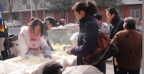 商洛：小面條挑起大生意