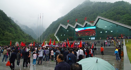 柞水：千名教師同游牛背梁