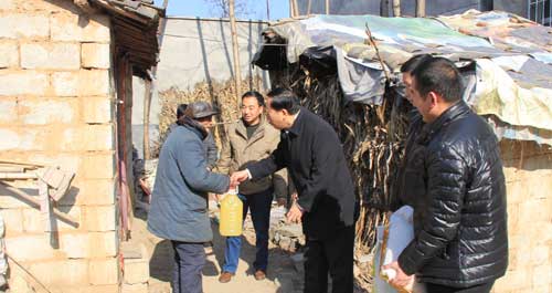 商洛日報社黨員慰問貧困戶