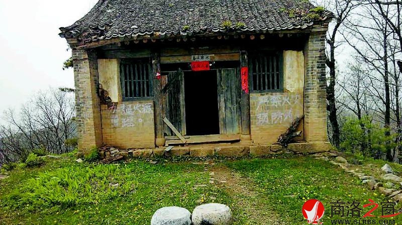 七十一歲老人獨居高山古廟