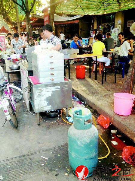 環境亂，衛生差，安全隱患大。