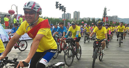 追夢·騎行活動在市區(qū)望江樓廣場舉行