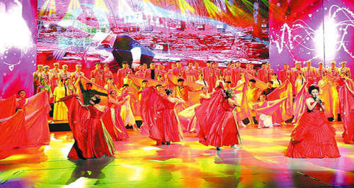 商洛大劇院舉行“慶七一、促脫貧”文藝晚會