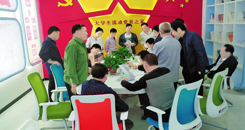 鎮安組織務工人員赴榆林采挖土豆