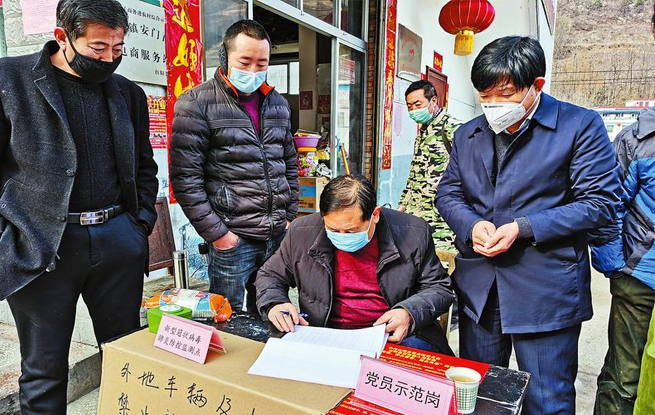 依靠人民群眾 構(gòu)筑嚴(yán)密防線