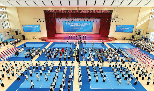 銀齡揮拍展風采