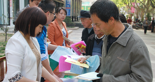 “世界知識(shí)產(chǎn)權(quán)日”市科技局上街頭講解相關(guān)知識(shí)