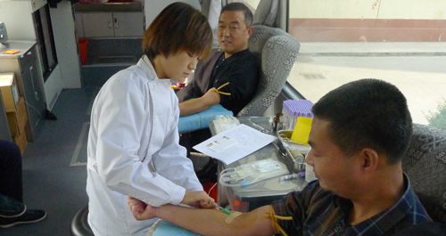 商洛日報社職工自發組織獻血活動