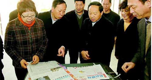 四大班子領導看望節日期間堅守崗位的職工