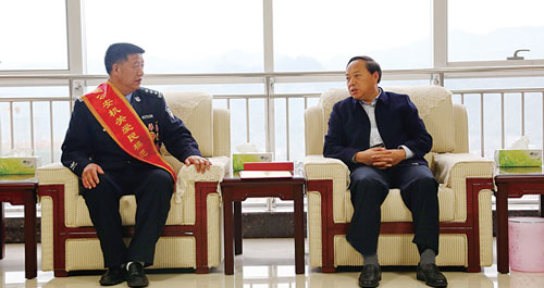 市上領導接見全國公安愛民模范陳軍鋒