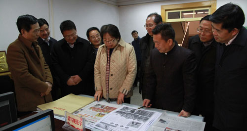 陳俊來商洛日報社慰問堅守工作崗位職工