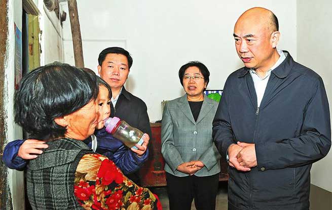 加大力度發(fā)展扶貧產(chǎn)業(yè) 滿懷感情推動(dòng)精準(zhǔn)脫貧