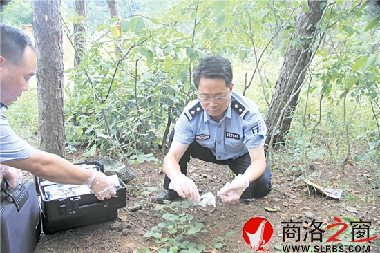 孫紀(jì)和在案發(fā)現(xiàn)場勘察