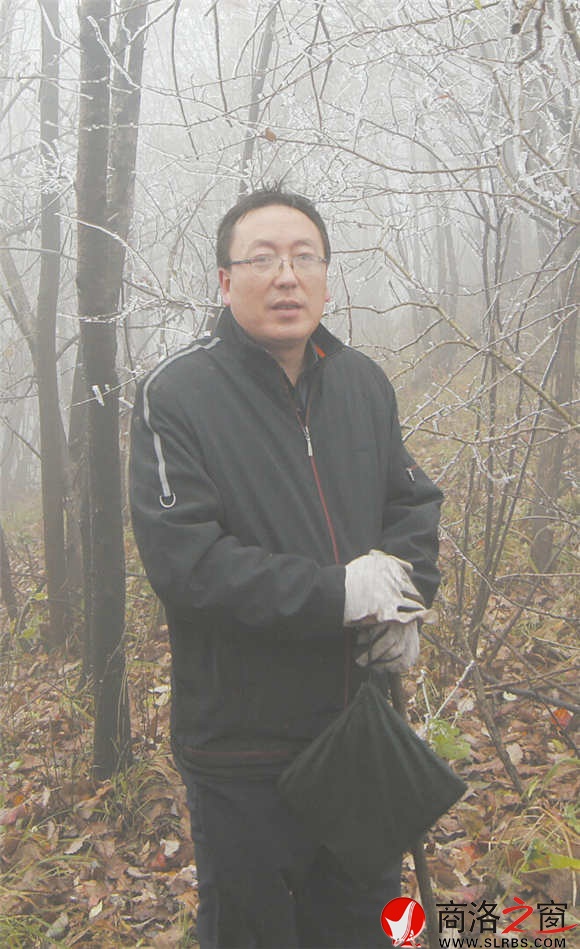 程曉迤冒著風(fēng)雪進(jìn)山勘察現(xiàn)場