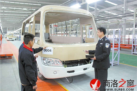 入冬以來，安建明多次深入園區企業進行安全檢查，確保企業生產安全。