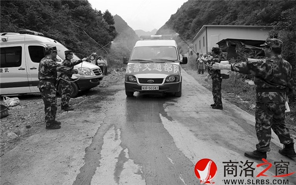 出入搶險救援現(xiàn)場的車輛、人員必須消毒防疫