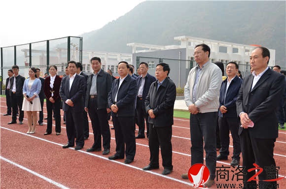 市上領導觀摩柞水縣城關小學遷建項目