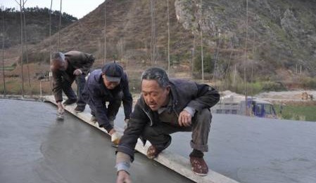 民心服務(wù)卡連通村民致富路