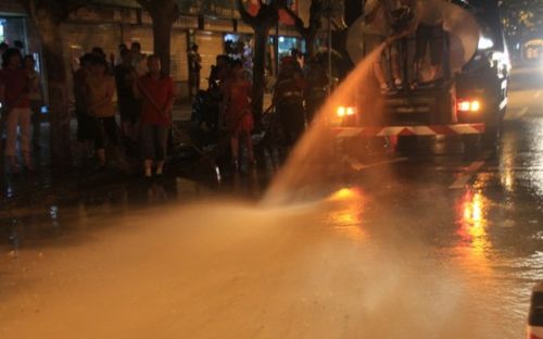 市環衛處積極應對暴雨破壞市容環境