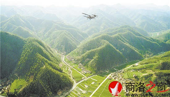 堅持年年飛播造林，大力實施生態修復，創造了山清水秀林茂的優美生態環境。