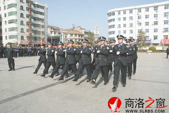 近日，城關派出所開展民警大練兵，使全體民警以飽滿的精神投入到工作中。
