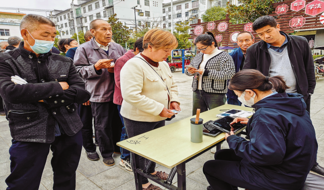 竹林關鎮開展社保卡集中激活服務