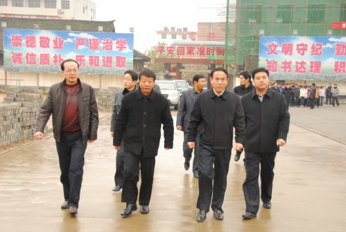 李選良來丹鳳中學檢查指導學校創衛工作