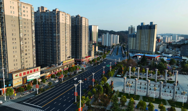 夯實產(chǎn)業(yè)“硬支撐” 筑牢發(fā)展“壓艙石”