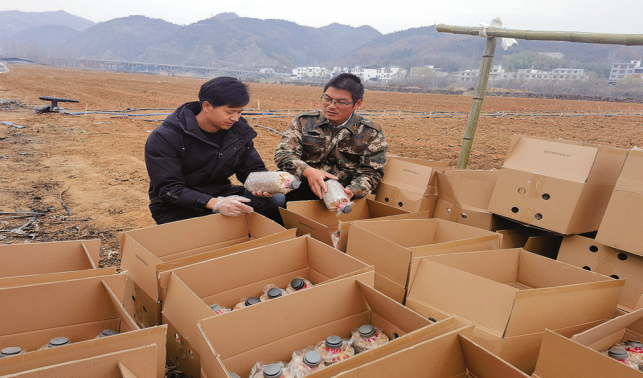 帶領鄉親一起致富