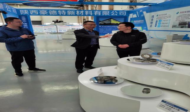 構建和諧勞動關系 讓勞動者快樂勞動