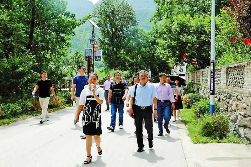 從鄉村教師到脫貧致富領路人