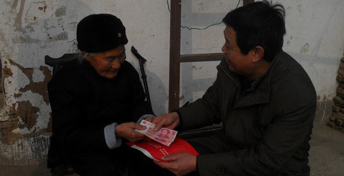 商南真情關愛高齡老人