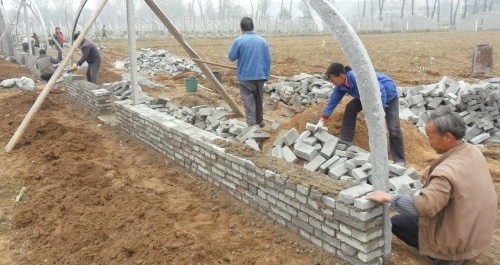 洛南縣景村鎮設施蔬菜基地大棚建設如火如荼