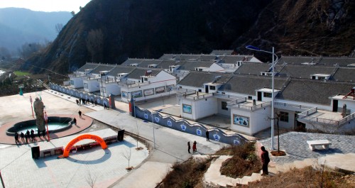 洛南縣石坡鎮龍頭移民新村建設完工