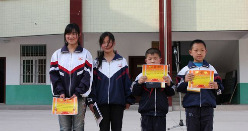 商南縣十里坪鎮九年制學校舉行講賽