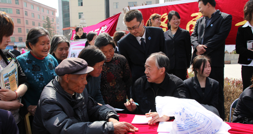 洛南縣醫院開展義診活動