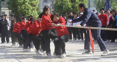 鎮安總工會主辦慶五一拔河比賽活動