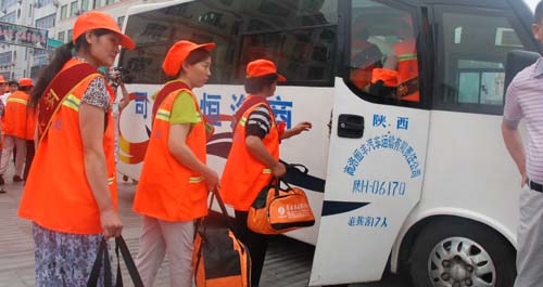 商南縣歡送10名“環衛標兵”四市參觀學習