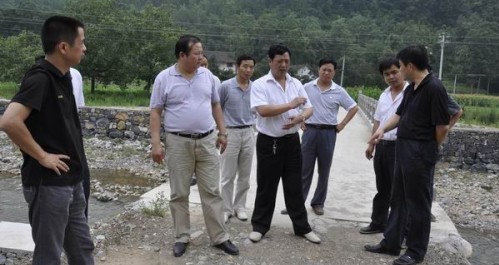 省農(nóng)業(yè)開發(fā)領(lǐng)導(dǎo)小組米糧鎮(zhèn)檢查驗收2009年項目建設(shè)