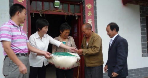 桃坪鎮為全鎮老復退軍人送去慰問