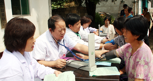 洛南縣婦保院開展“愛心義診”活動(dòng)