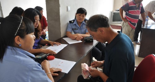 丹鳳勞動保障監察大隊為農民工追討工資36萬元