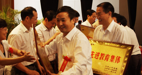 山陽(yáng)縣舉行慶祝教師節(jié)暨表彰大會(huì)