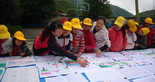 商南縣城關逸夫小學扎實開展道德實踐作品展評活動