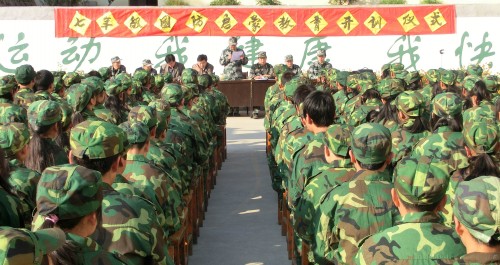 洛南巡檢中學開展“國防啟蒙教育集訓”活動