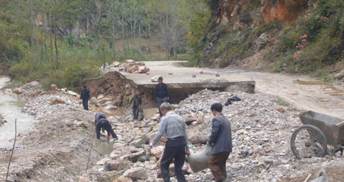 十里坪鎮(zhèn)啟動趙白路修復(fù)工程