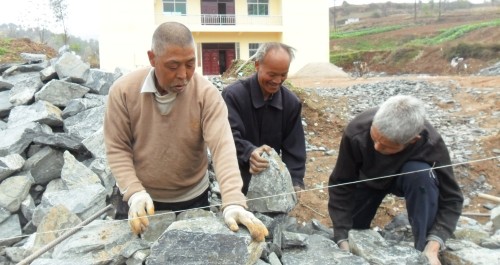 景村鎮加強黨員活動室、文化廣場和農家書屋建設